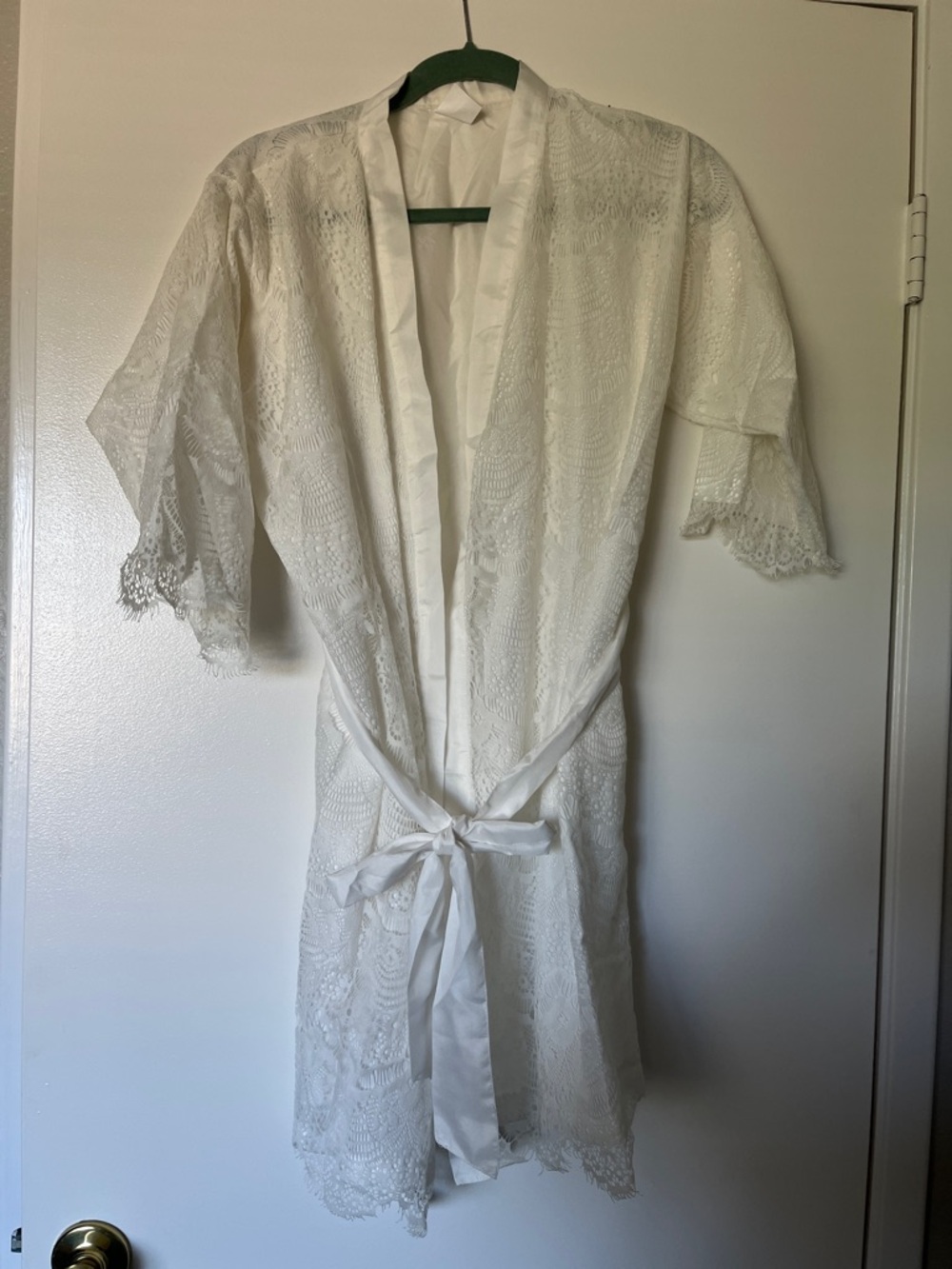 Delicate Bridal White Lace Kimono Robe with Satin Tie